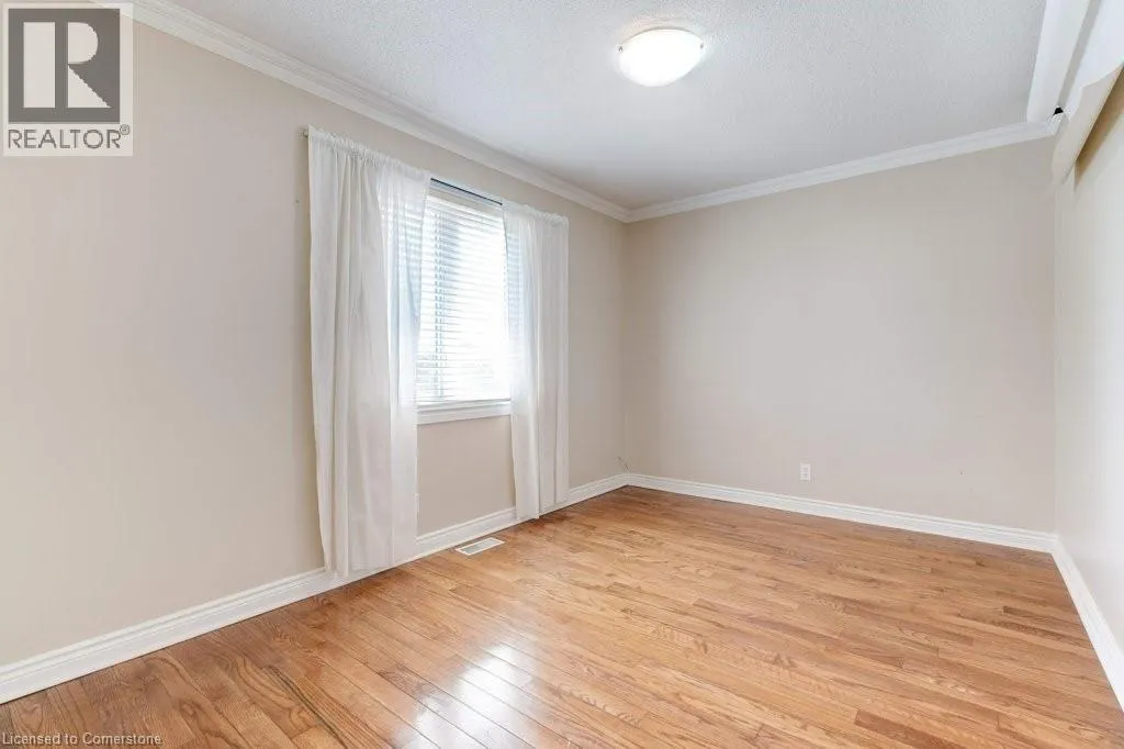 27 PINEWOODS Drive