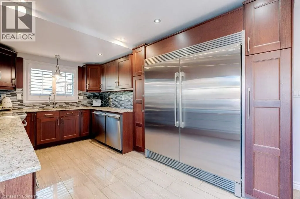 27 PINEWOODS Drive