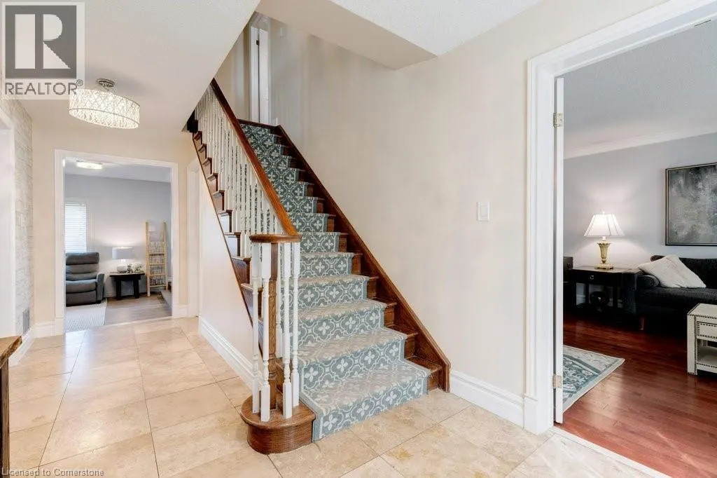 27 PINEWOODS Drive
