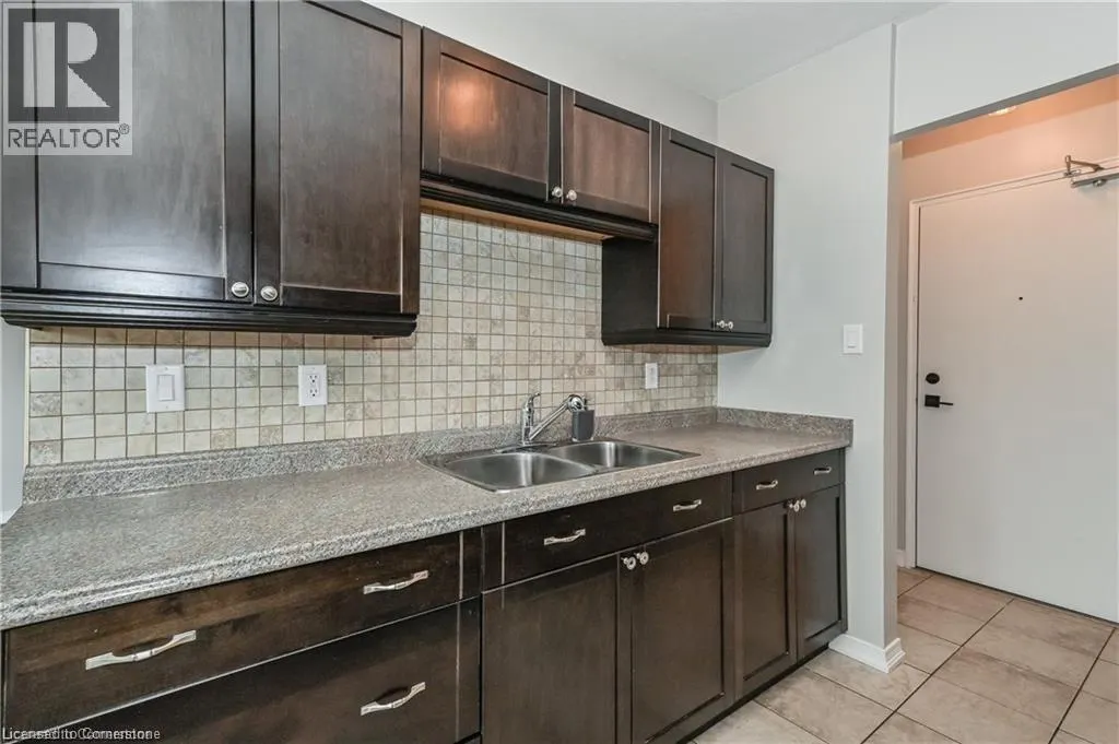 283 FAIRWAY Road N Unit# 101, #101