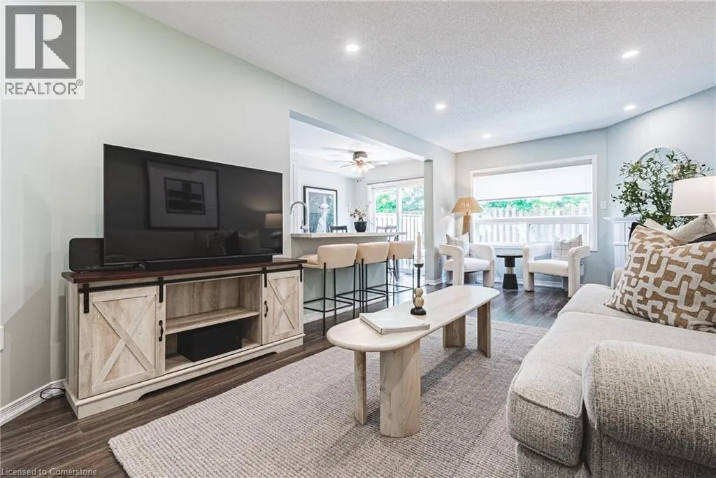 819 UPPER PARADISE Road Unit# 11, #11