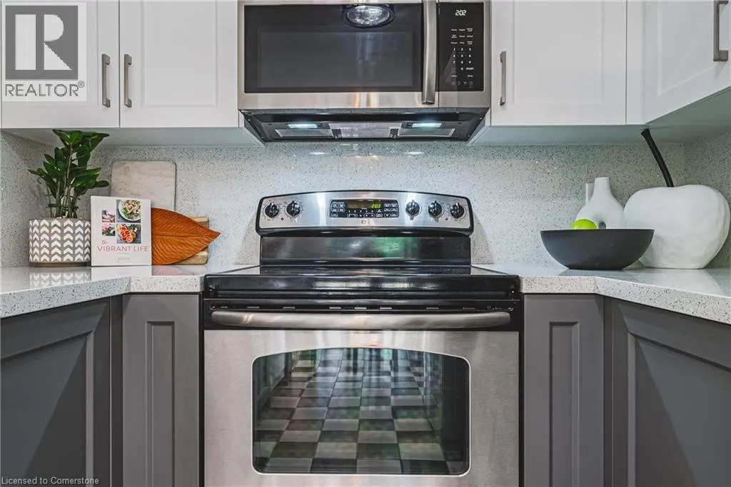 819 UPPER PARADISE Road Unit# 11, #11