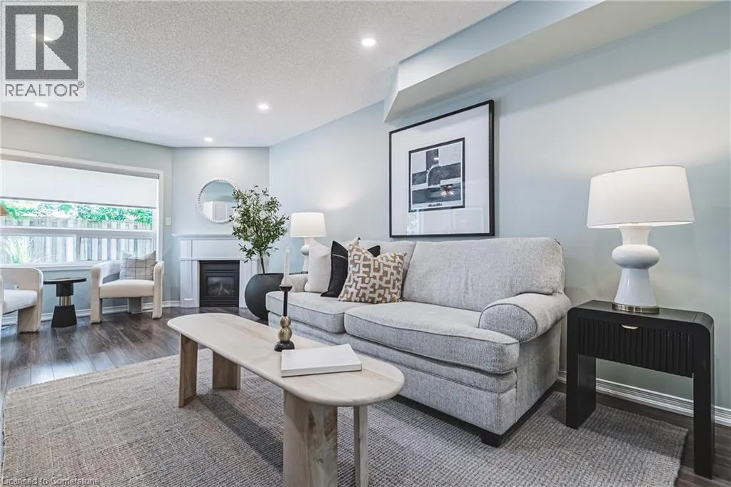 819 UPPER PARADISE Road Unit# 11, #11