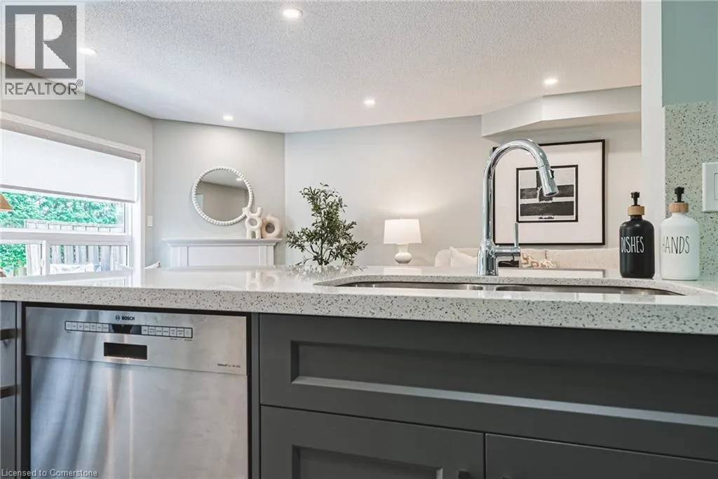 819 UPPER PARADISE Road Unit# 11, #11