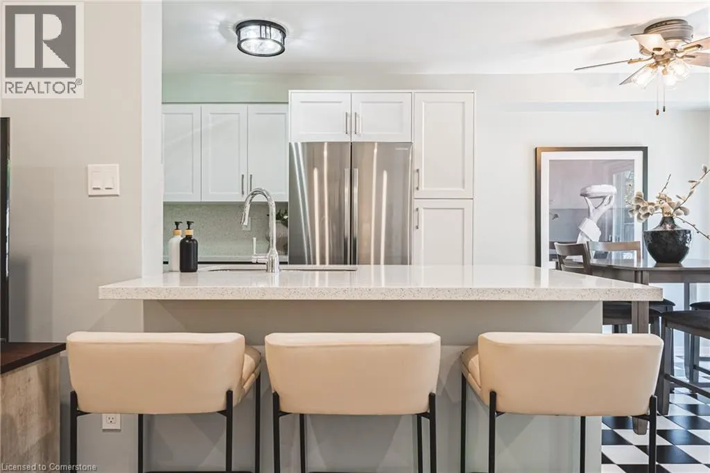 819 UPPER PARADISE Road Unit# 11, #11