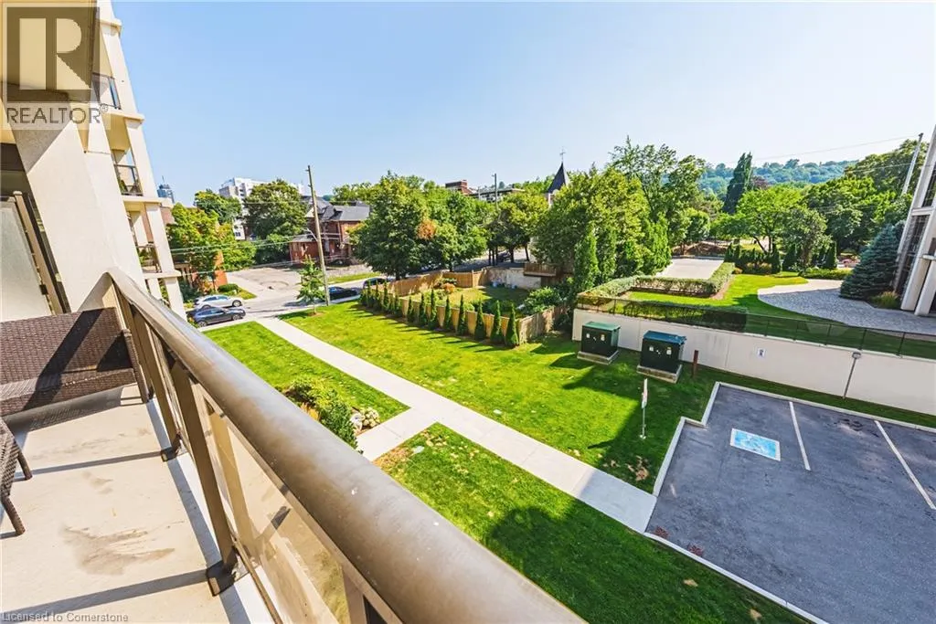81 ROBINSON Street Unit# 302, #302
