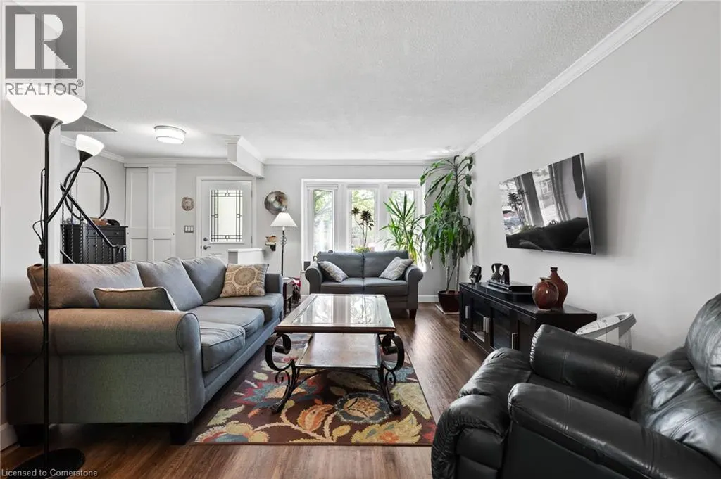 8117 LYNHURST Drive