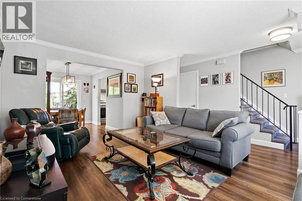 8117 LYNHURST Drive