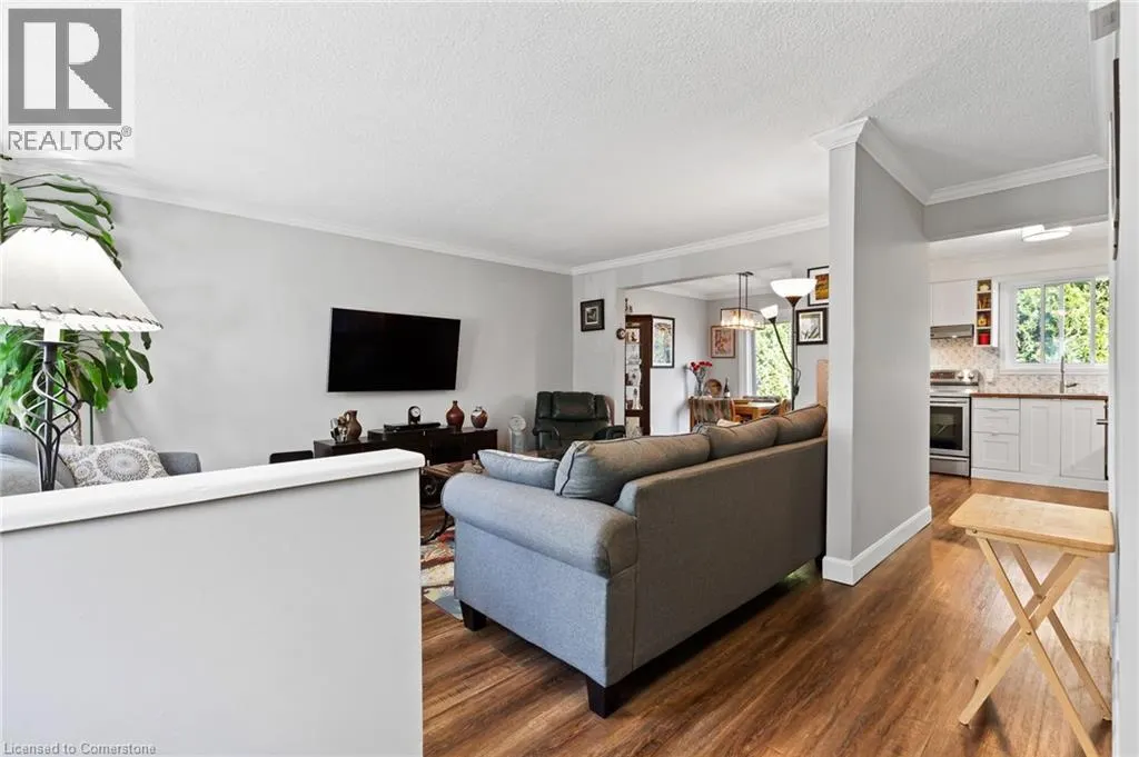 8117 LYNHURST Drive