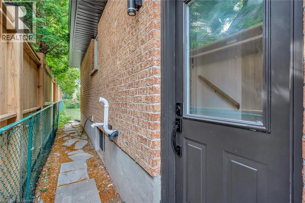 126 HIGHLAND Road W