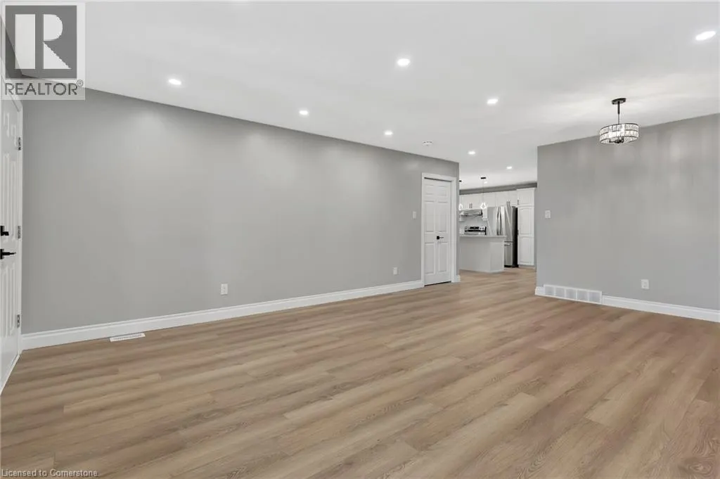 126 HIGHLAND Road W
