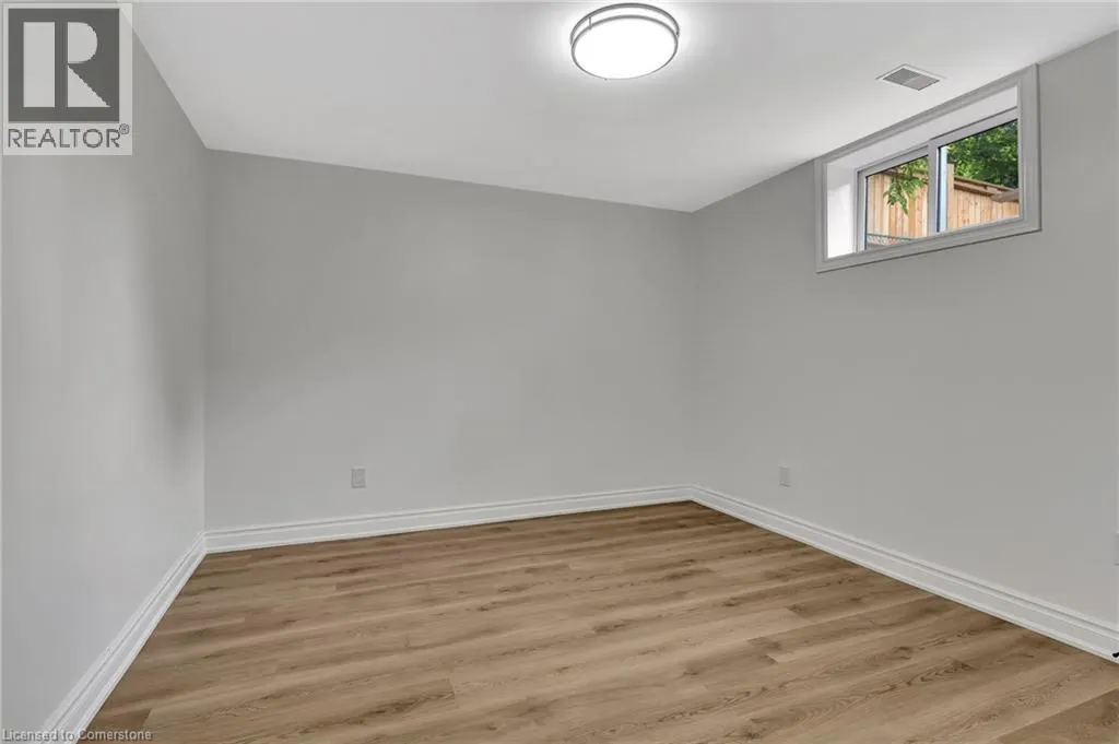 126 HIGHLAND Road W