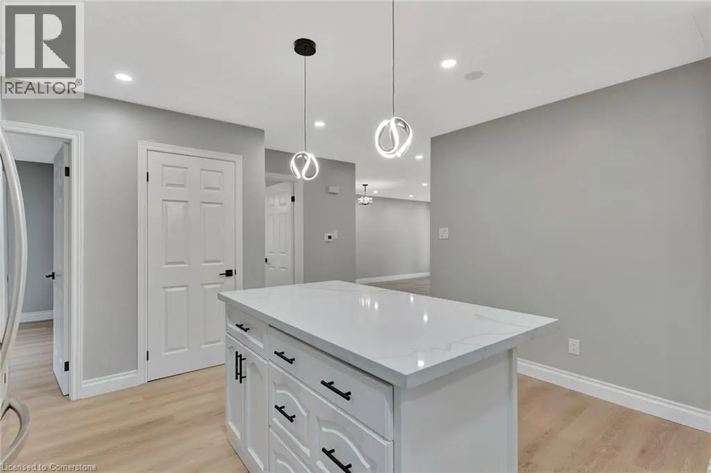 126 HIGHLAND Road W