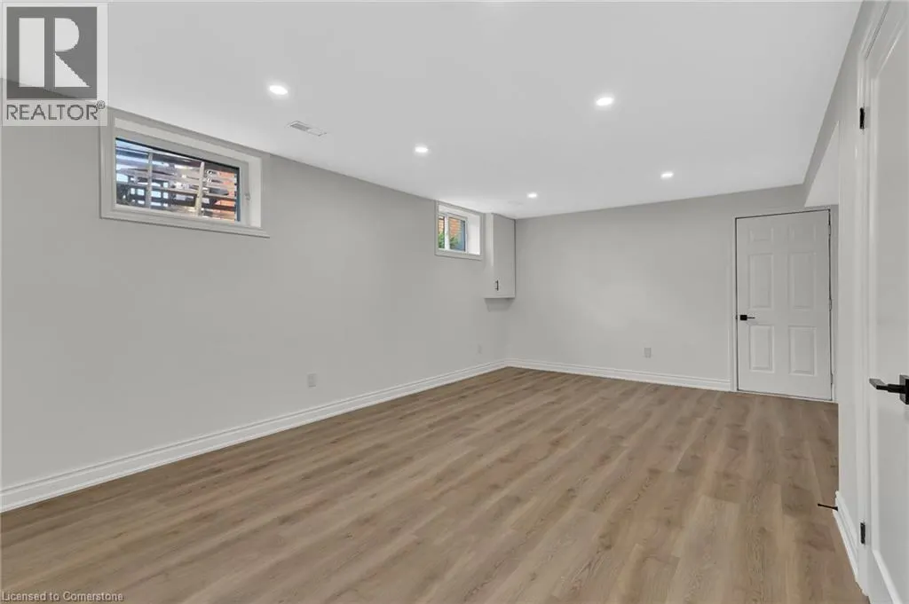 126 HIGHLAND Road W