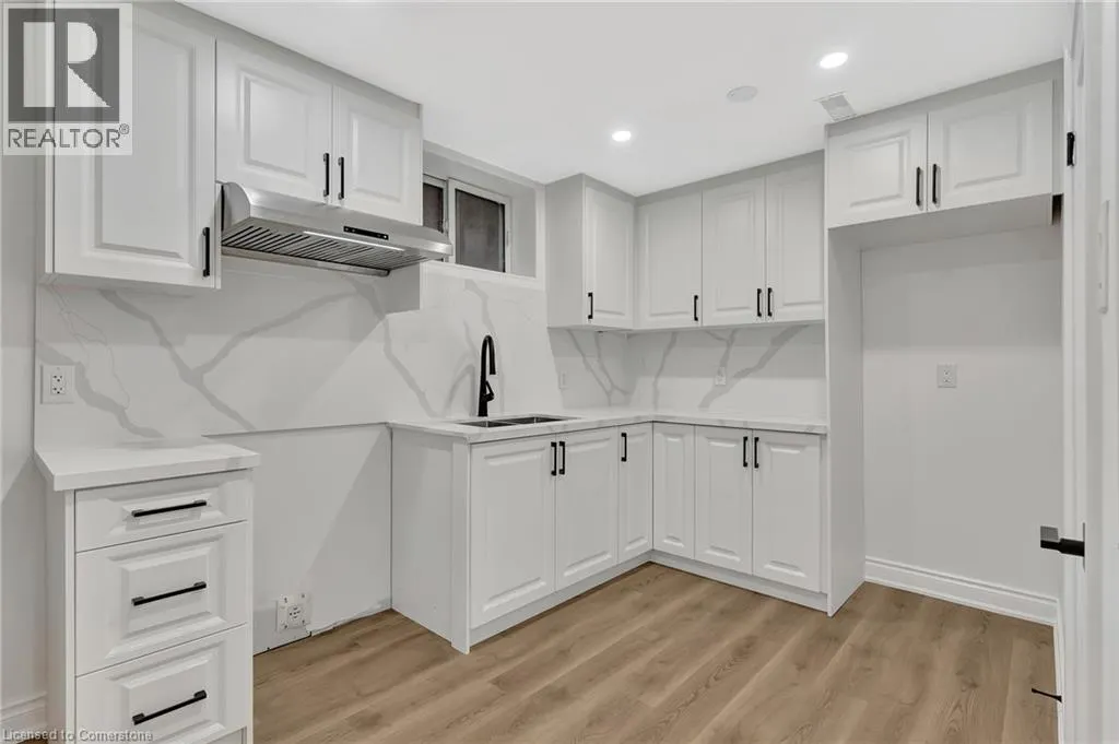 126 HIGHLAND Road W