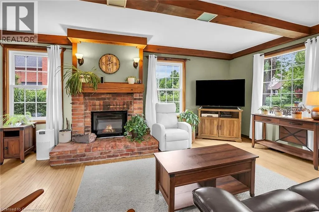 10 MAPLE Avenue