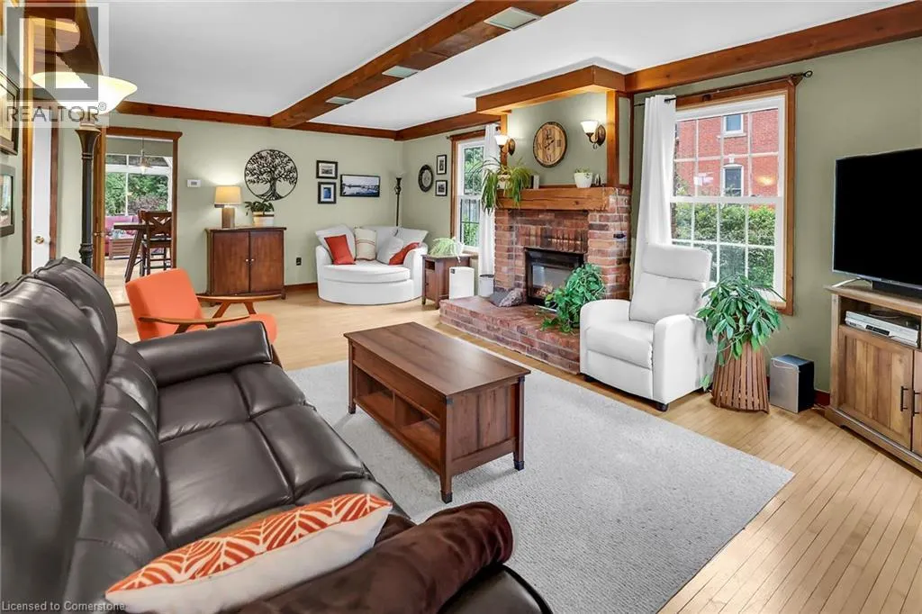 10 MAPLE Avenue