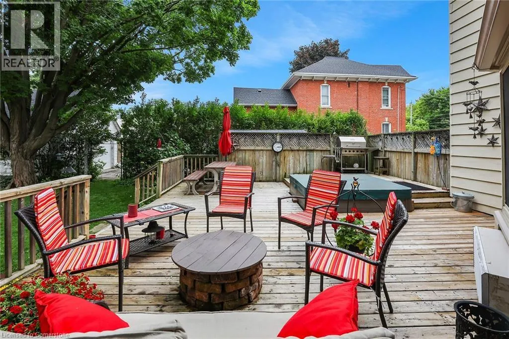10 MAPLE Avenue