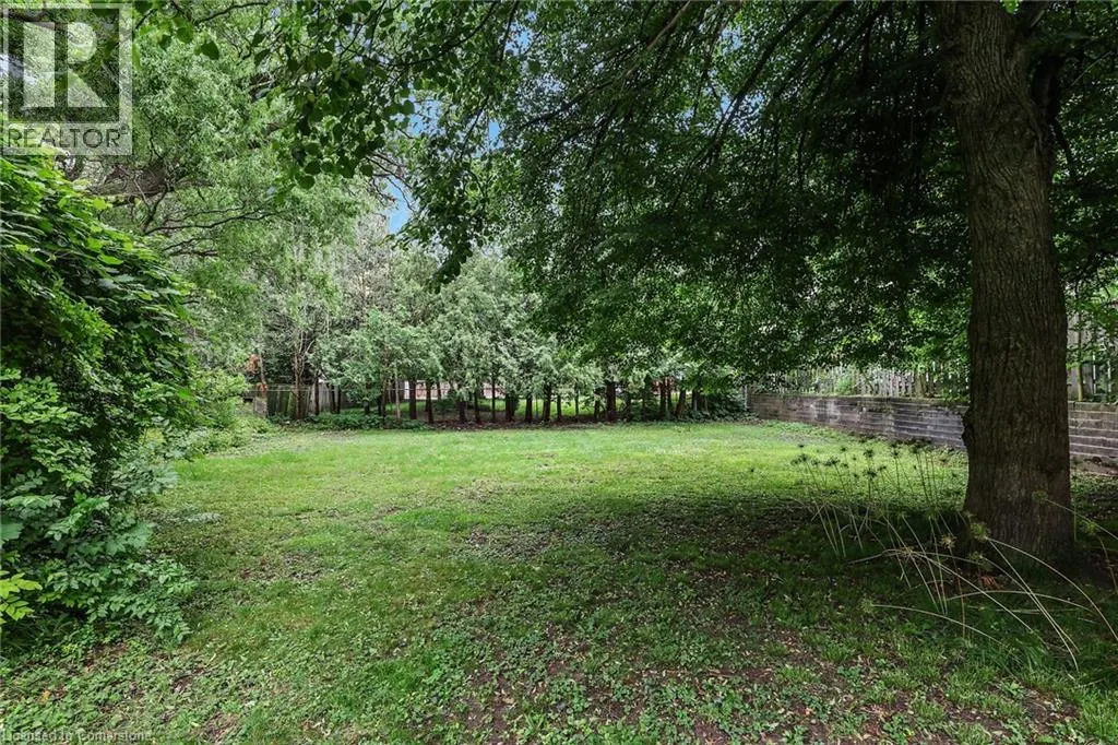 10 MAPLE Avenue