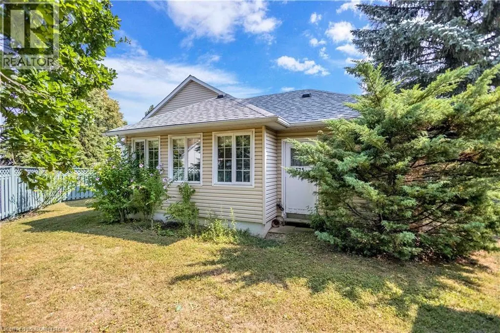 375 SILVERBIRCH Boulevard