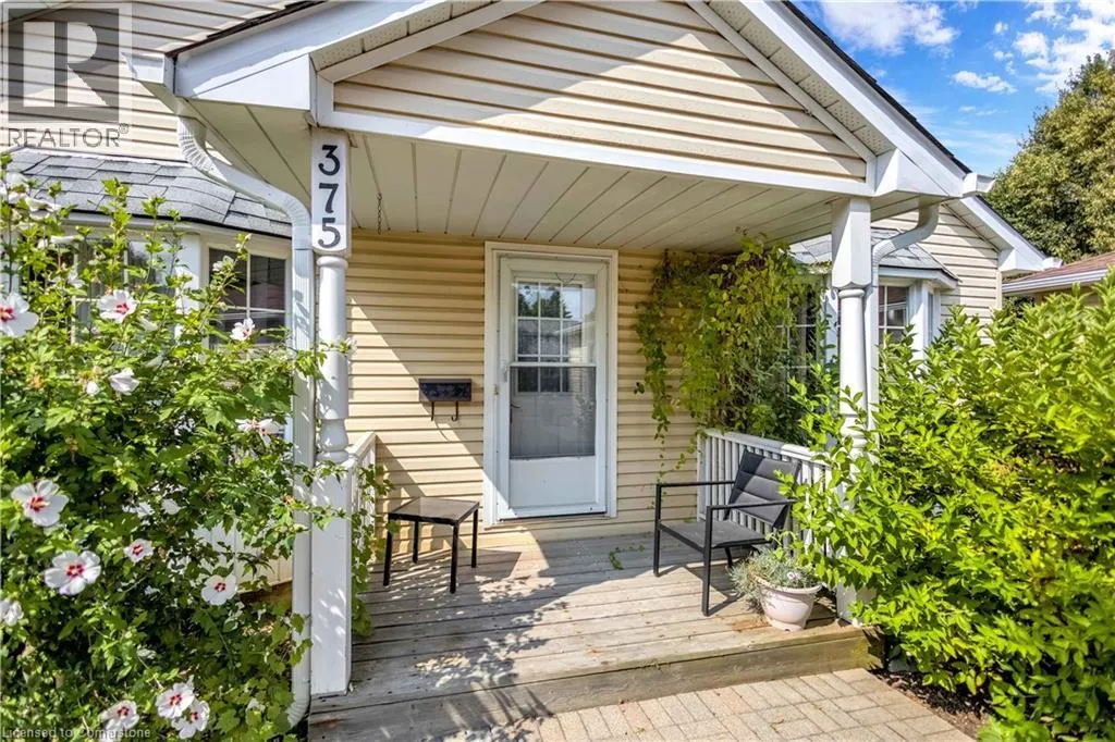 375 SILVERBIRCH Boulevard
