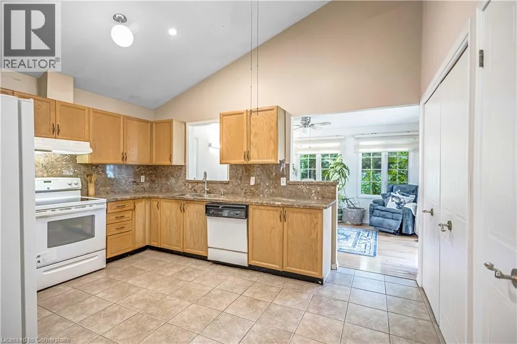 375 SILVERBIRCH Boulevard