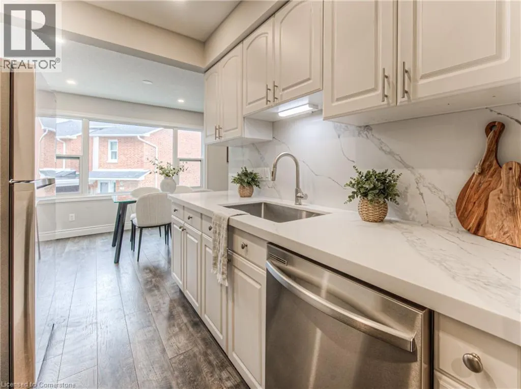 425 KEATS Way Unit# 4, #4