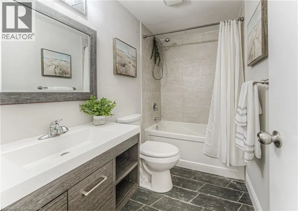 425 KEATS Way Unit# 4, #4
