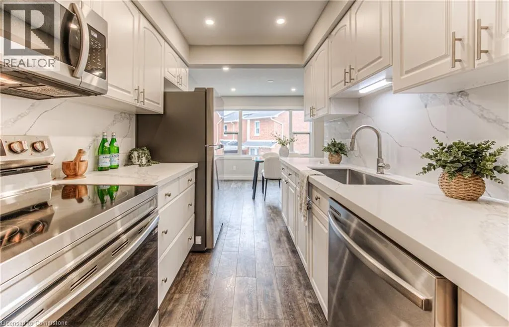 425 KEATS Way Unit# 4, #4