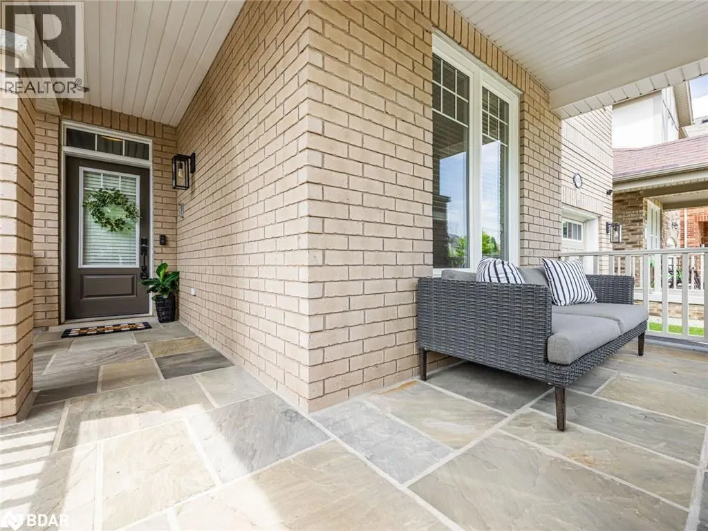 439 ZUEST Crescent