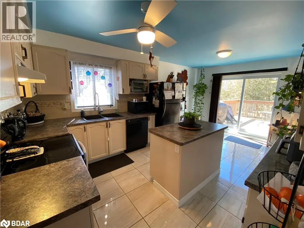 4 CAMPBELL Avenue