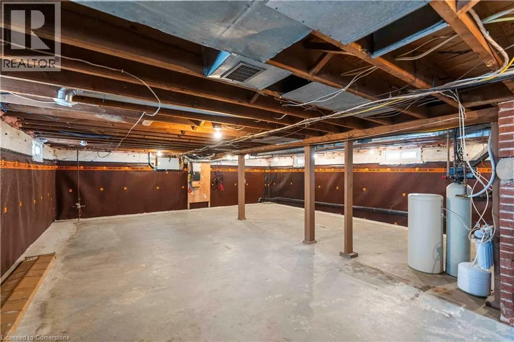 17 DAVIS Street W