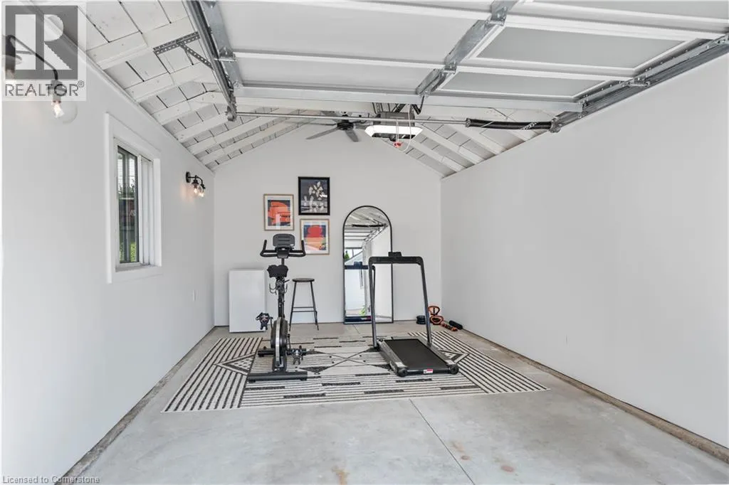 17 DAVIS Street W