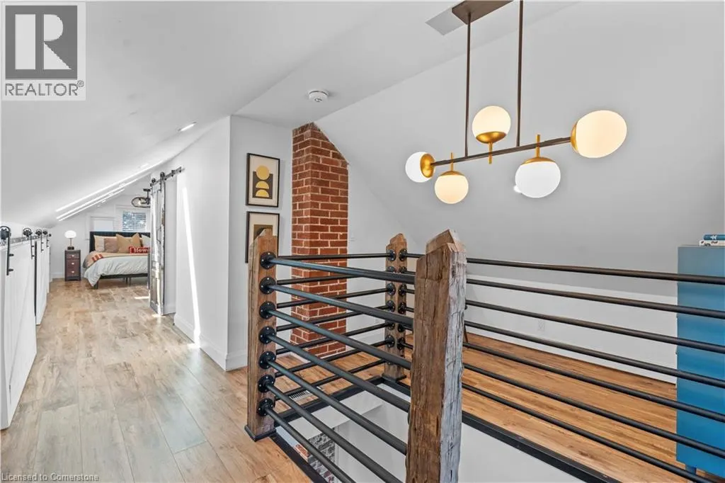 17 DAVIS Street W