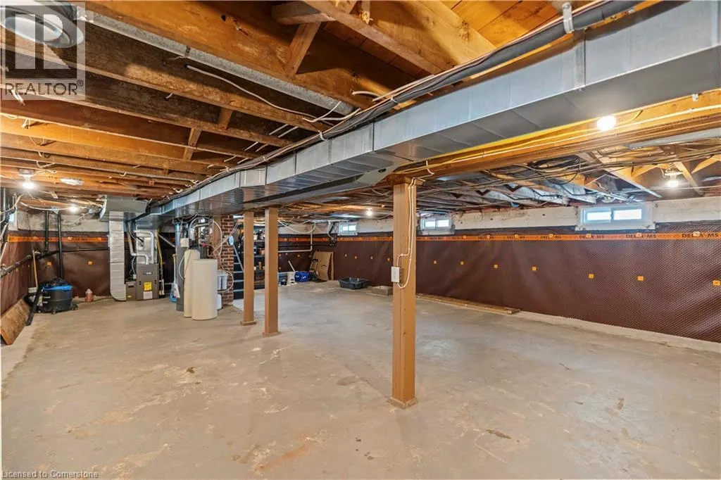 17 DAVIS Street W