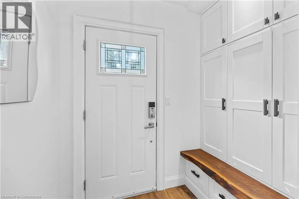 17 DAVIS Street W