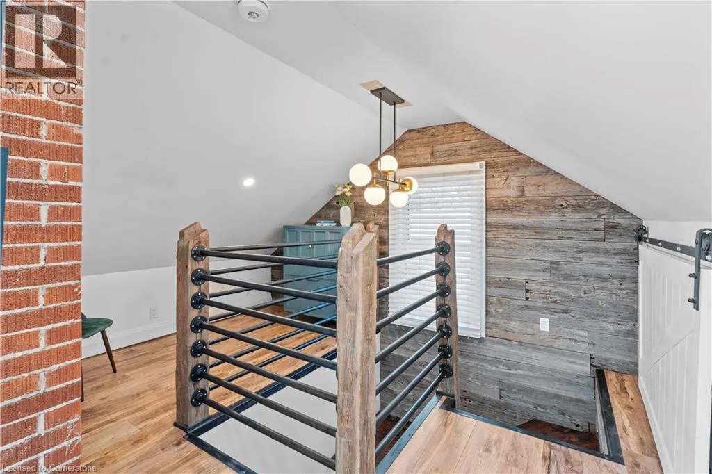 17 DAVIS Street W