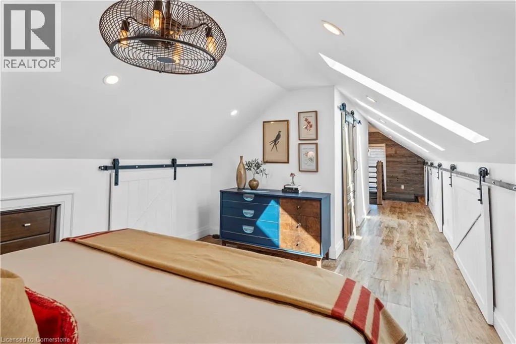 17 DAVIS Street W