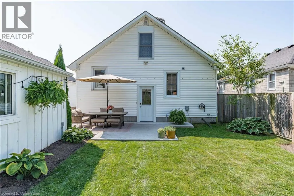 17 DAVIS Street W