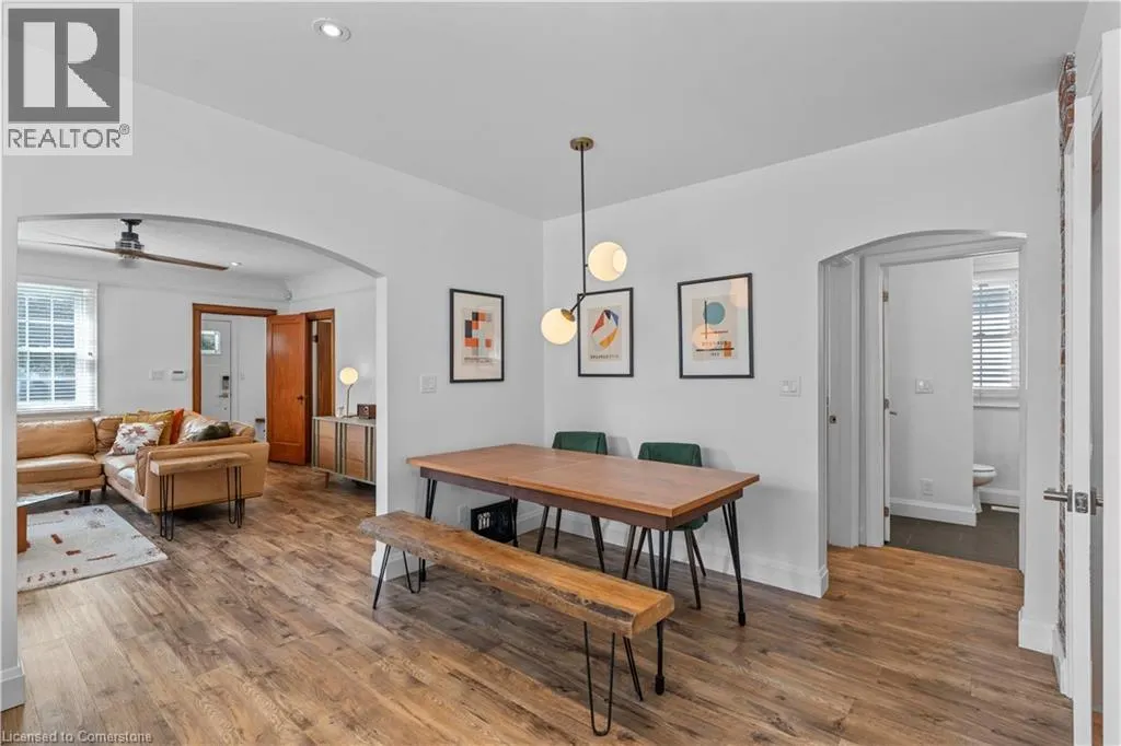 17 DAVIS Street W