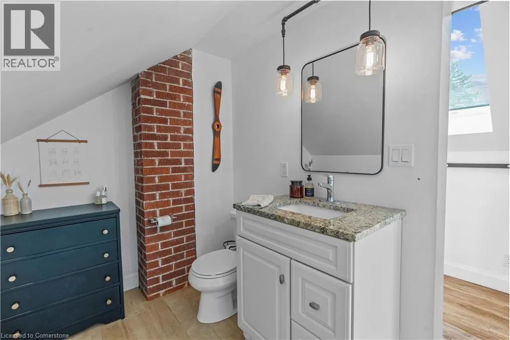17 DAVIS Street W