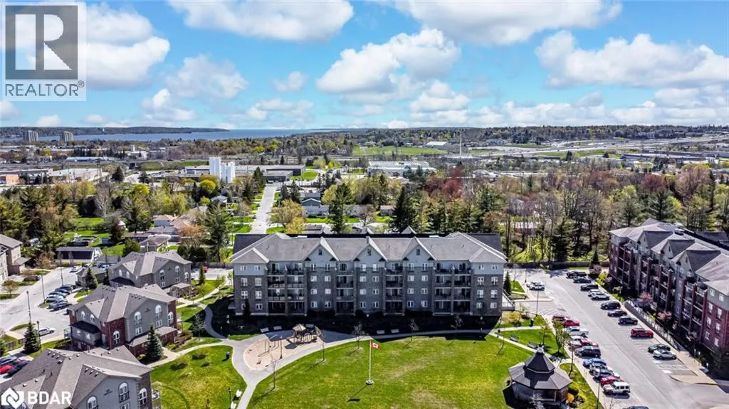 45 FERNDALE Drive S Unit# 305, #305