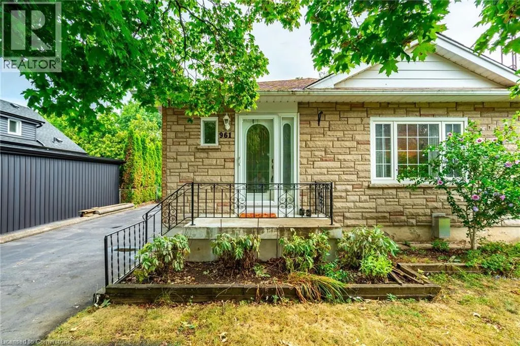 961 DANFORTH Avenue