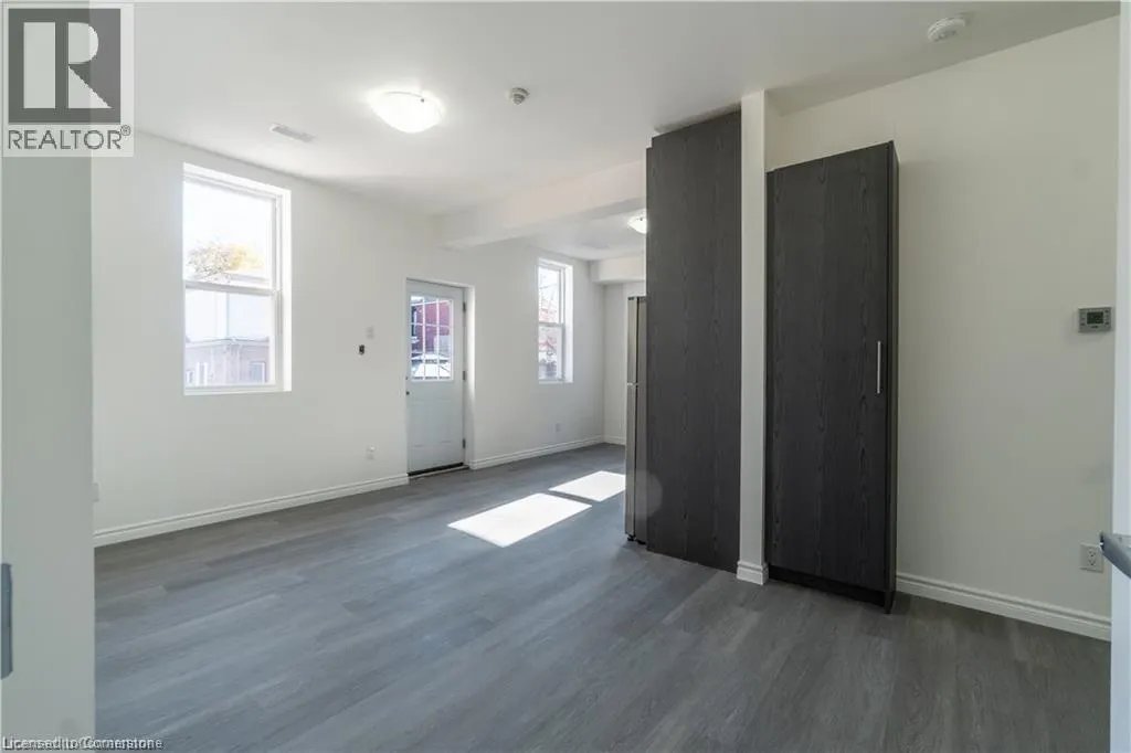 107 VICTORIA Avenue N Unit# 1, #1
