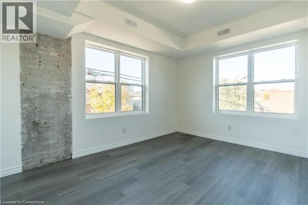 107 VICTORIA Avenue N Unit# 2, #2