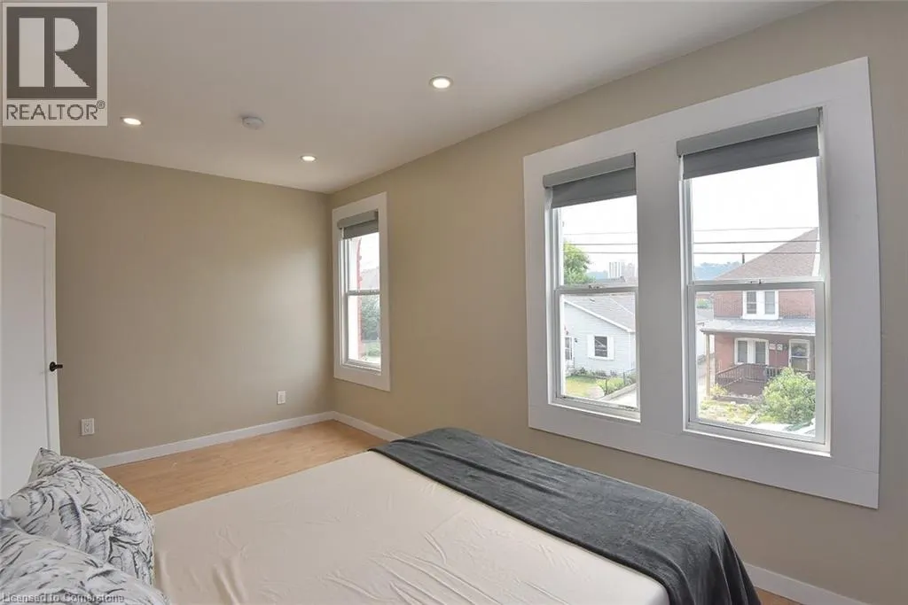 273 ROBERT Street