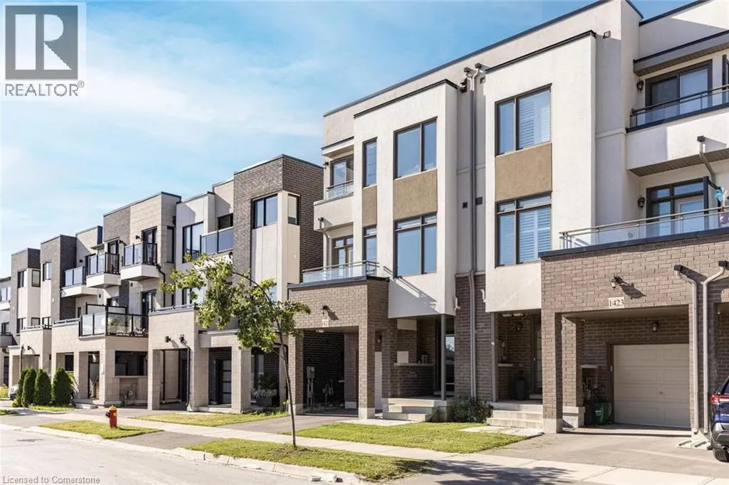 1421 CLARRIAGE Court