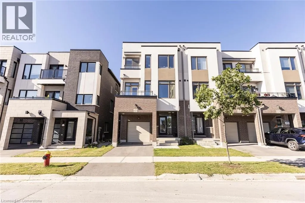 1421 CLARRIAGE Court
