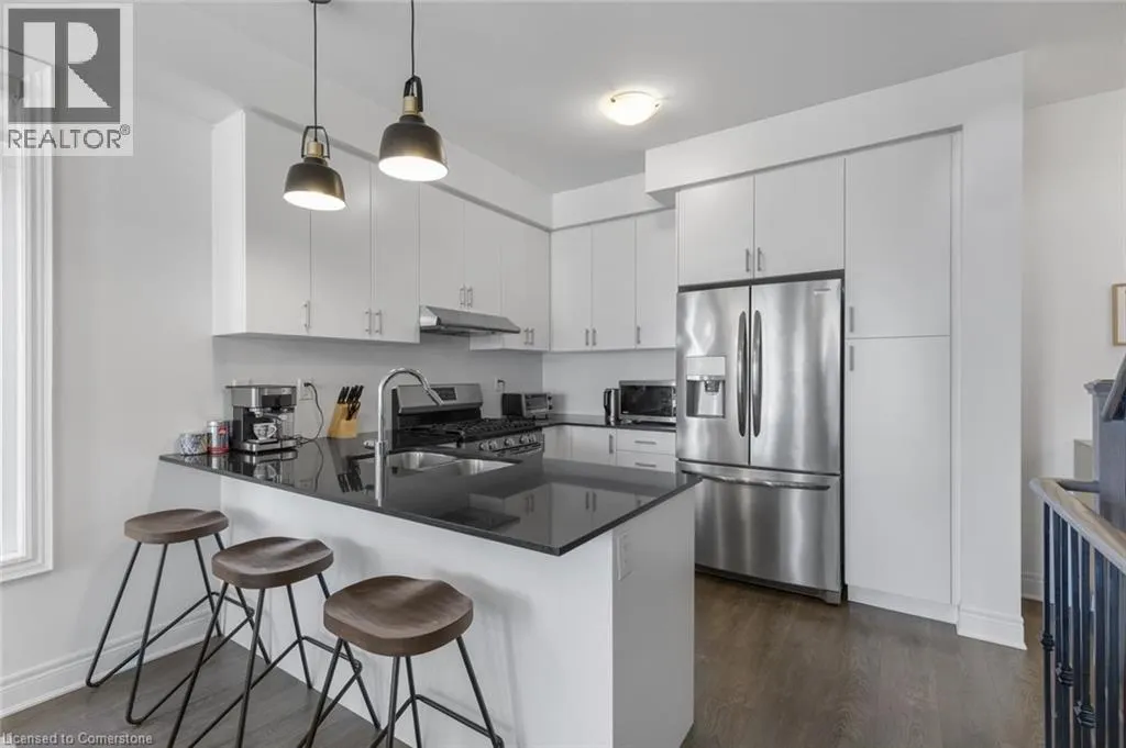 1421 CLARRIAGE Court
