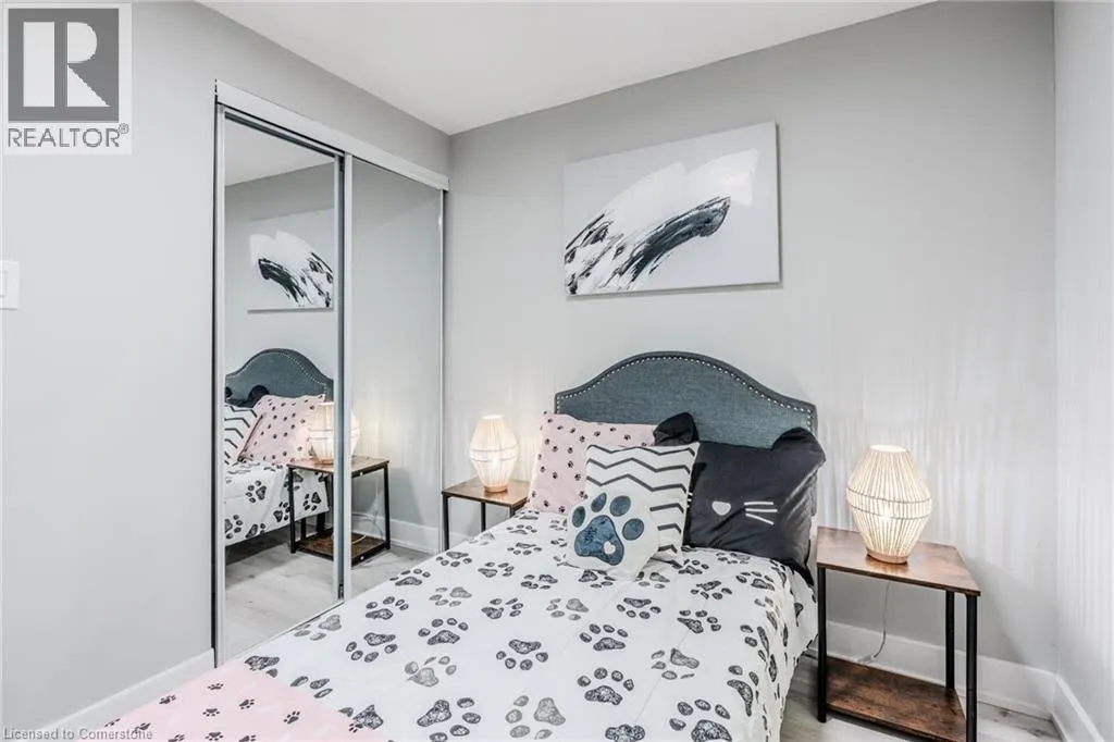 10 GRASSMERE Court
